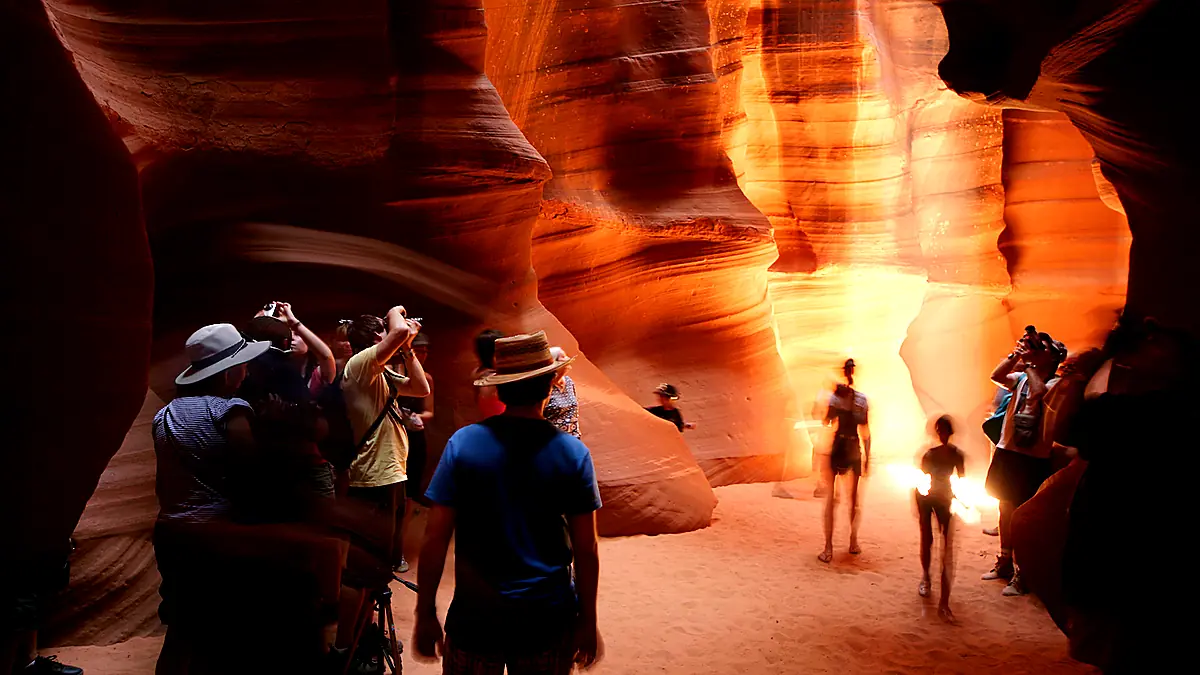 Antelope Canyon Slot Canyon mit geschwungenen Sandsteinwänden bei Page in Arizona