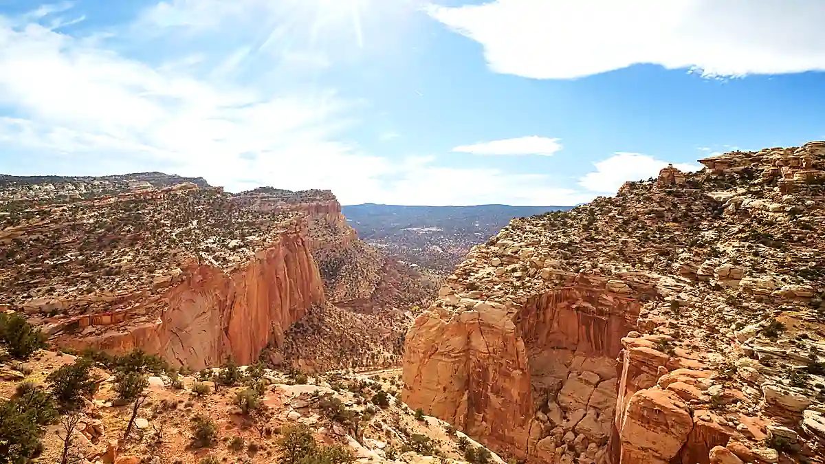 Weites Canyon-Panorama im abgelegenen Capitol Reef Nationalpark