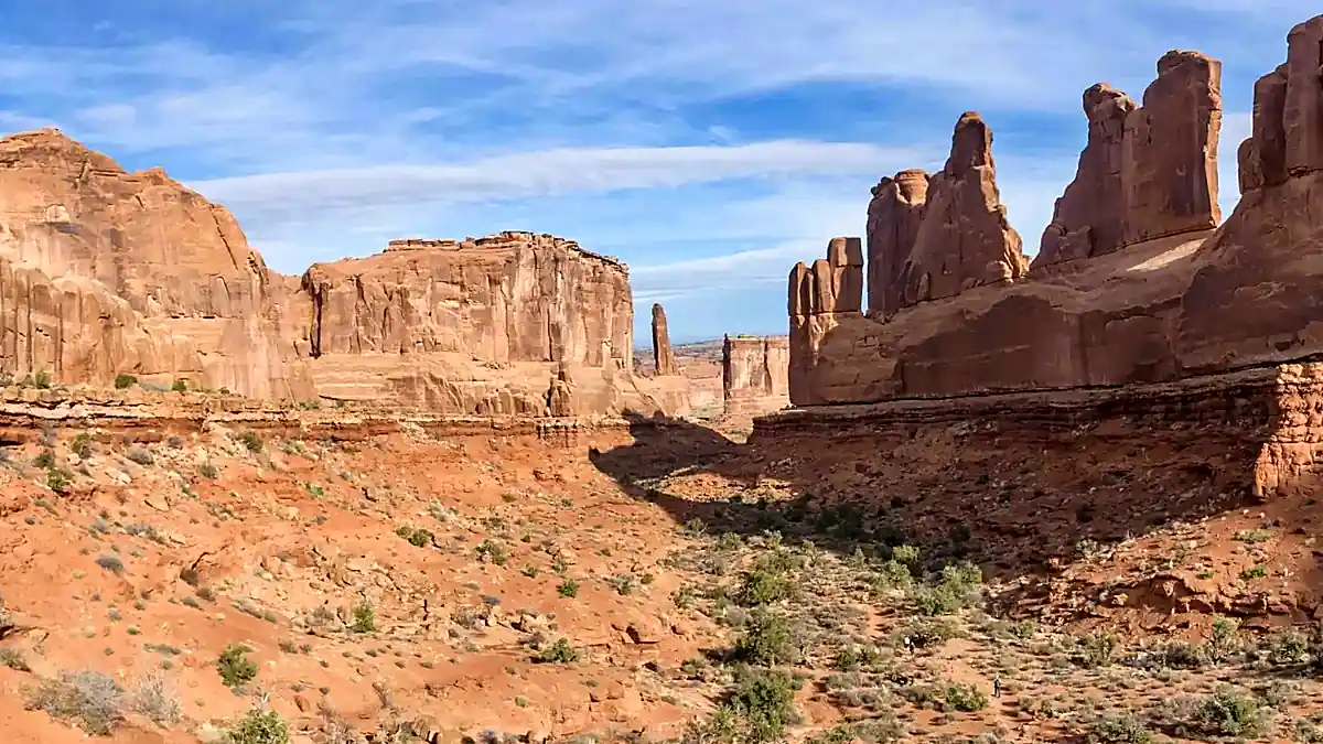 Rote Sandsteinformationen und Vegetation im Capitol Reef Nationalpark