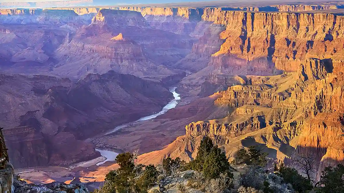 Colorado River tief unterhalb des South Rim im Grand Canyon
