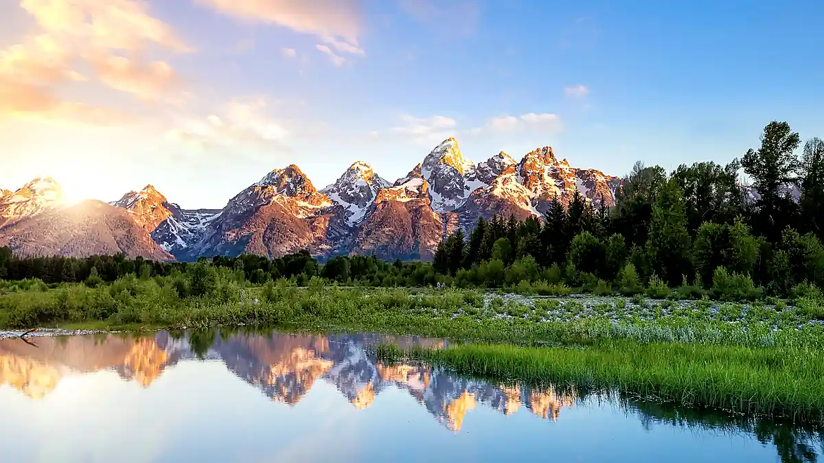 Sonnenaufgang am Snake River mit Spiegelung der Teton Range