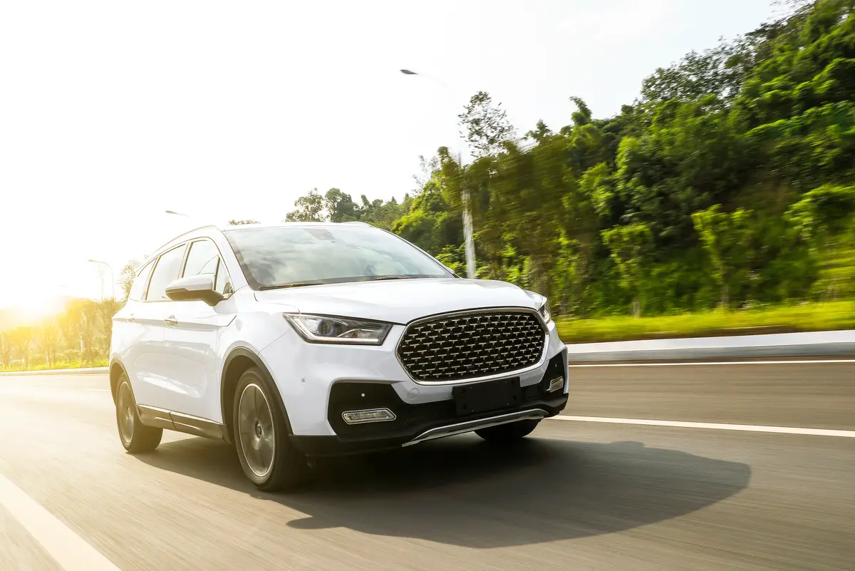 Kreditkarte, SUV und US-Dollar