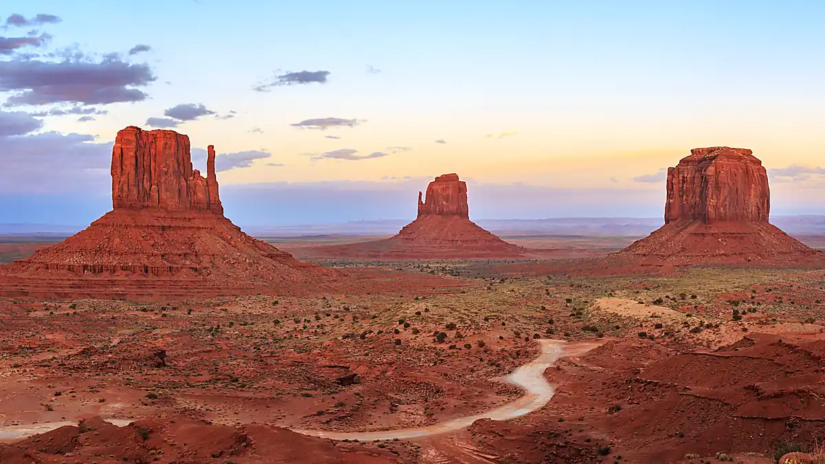 East Mitten, West Mitten und Merrick Butte im Monument Valley Navajo Tribal Park